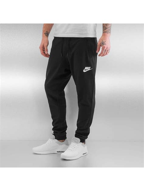 kein fifa bleib spieler jogginghose schwarz auf nike sneaker|Cashmo – Spielo Lyrics .